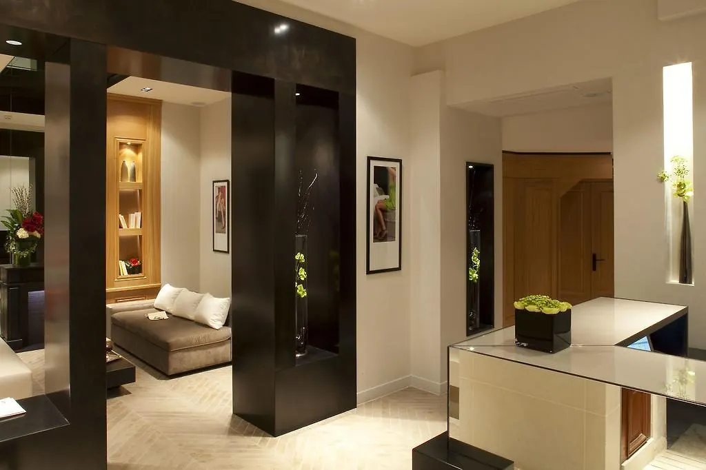 *** Hotel Marceau Champs-Elysees Paris França