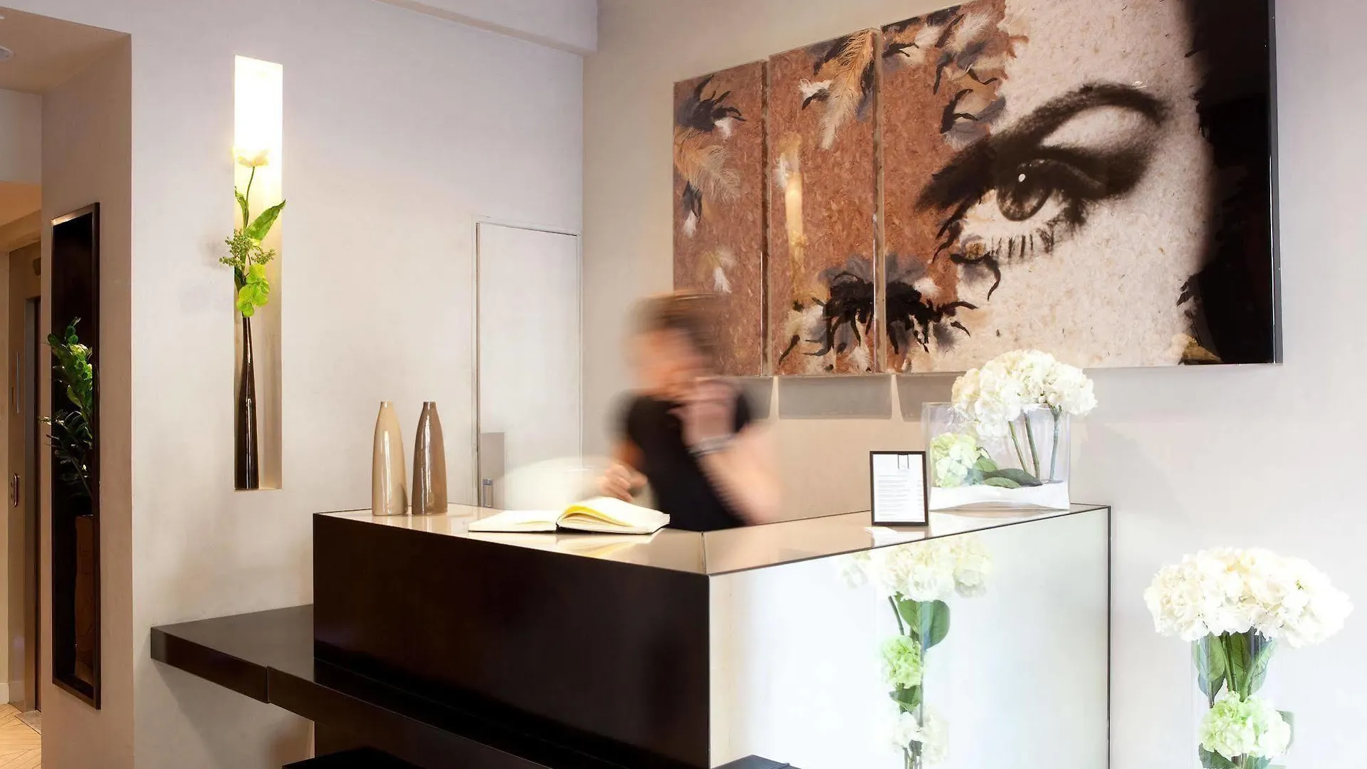 *** Hotel Marceau Champs-Elysees Paris França